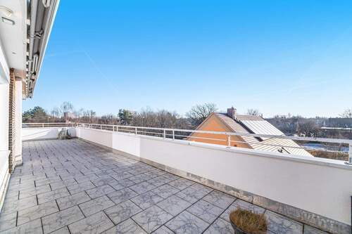 Blick von Dachterrasse - 3 Zimmer Etagenwohnung zum Kaufen in München