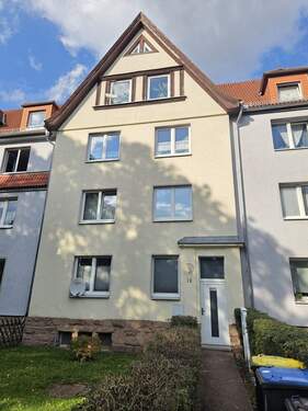 Außenansicht - Bezahlbare 2 RW mit Küchenzeile und Gartennutzung