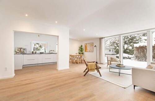 Heller Wohn- und Küchenbereich - Familienglück - Frisch modernisiertes EFH zentral und ruhig gelegen in Hamburg-Niendorf