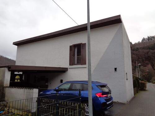 Seitenansicht - Einfamilienhaus mit Carport in Datzeroth