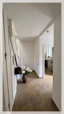 Diele mit Treppenaufgang - 