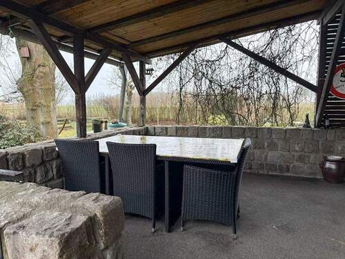 große überdachte Terrasse - 