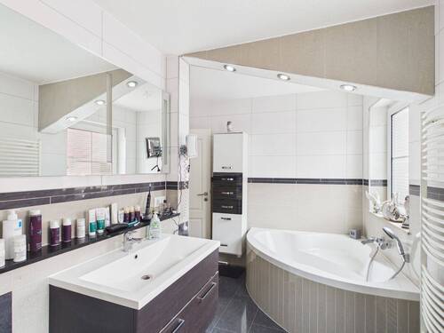 Bad Wohnung 1.OG (2) - 