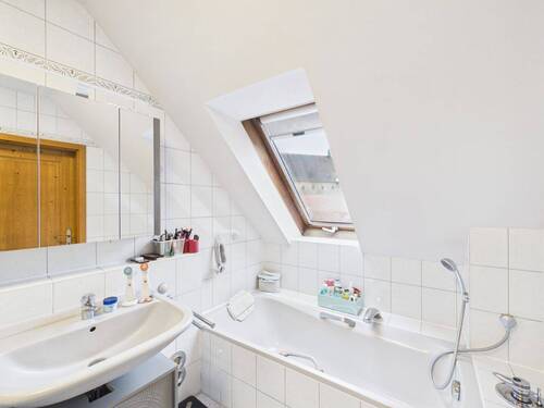 Bad oben Wohnung 2.OG (2) - 