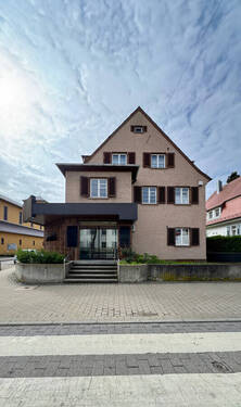 Vorderansicht 1 - 8 Zimmer Mehrfamilienhaus, Wohnhaus zum Kaufen in Ludwigsburg