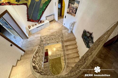 BERK Immobilien - Treppenhaus - 