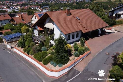 Außenansicht - BERK Immobilien - Sehr gepflegtes Zweifamilienhaus mit Einliegerwohnung - viele Möglichkeiten unter einem Dach in Miltenberg