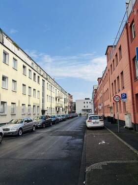 Straße - 2-Zimmer-Eigentumswohnung in zentraler Lage von Krefeld - renovierungsbedürftig mit Potenzial