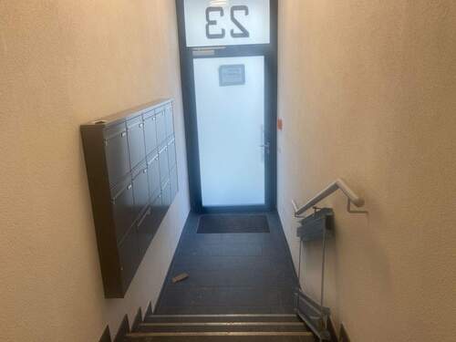 Hauseingangsbereich - Etagenwohnung mit 101,80 m&sup2; in Halle (Saale) zur Miete