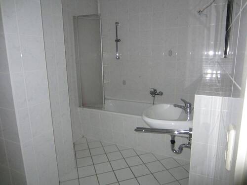 11 Bad - 3 Zimmer Etagenwohnung zur Miete in Plauen