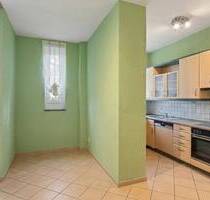 Charmante 4-Zimmer-Altbauwohnung - modernisiert, mit Einbauküche und Balkon - Frankfurt Höchst