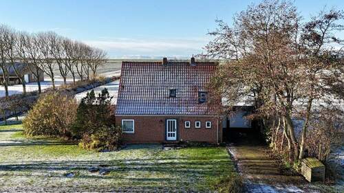 Außenansicht - Einfamilienhaus mit Blick über die offene Feldlandschaft