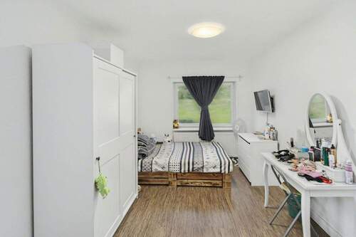 09. Schlafzimmer VH - 