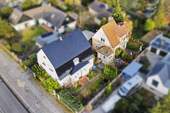 01. Luftaufnahme beide Häuser - Zwei Einfamilienhäuser auf einem Grundstück - Ideal für Mehrgenerationenwohnen oder große Familien