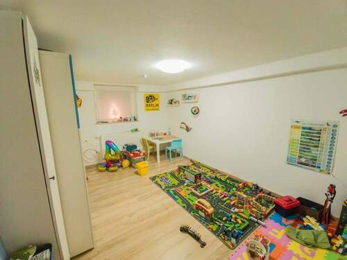 Arbeits-/Kinderzimmer Keller - 