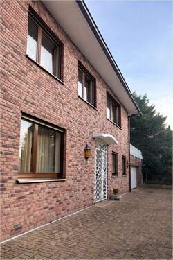 Peter Dondorf Immobilien - Frontansicht - Geräumiges Einfamilienhaus mit großem Garten in AC Haaren