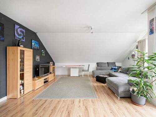 Wohnzimmer Ansicht 2 - 4 Zimmer Etagenwohnung in Bietigheim