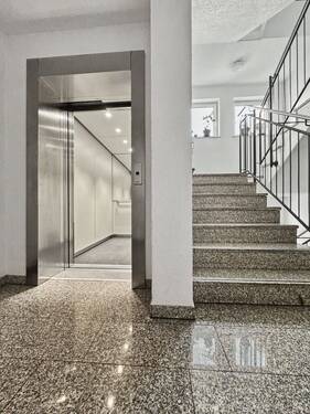 Personenaufzug Ansicht 2 - 2 Zimmer Etagenwohnung in Berlin