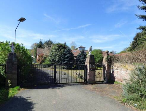 Hoftor Grundstückseinfahrt - 8 Zimmer Mehrfamilienhaus, Wohnhaus zum Kaufen in Landstuhl