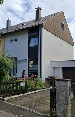 haus-frontansicht.jpg - 5 Zimmer Reihenendhaus zum Kaufen in Augsburg