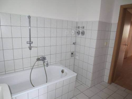 15 Bad - Etagenwohnung mit 93,00 m&sup2; in Plauen zur Miete