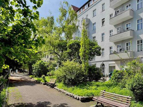Park vor dem Objekt - 4 Zimmer Etagenwohnung in Berlin