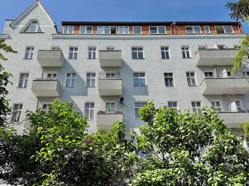 Hausansicht von der Stockholmer Straße - Etagenwohnung mit 128,10 m&sup2; in Berlin zum Kaufen