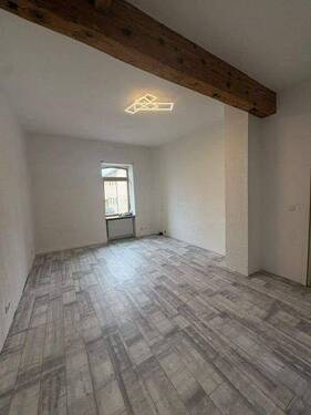 Wohnraum mit Fenster.jpg - 