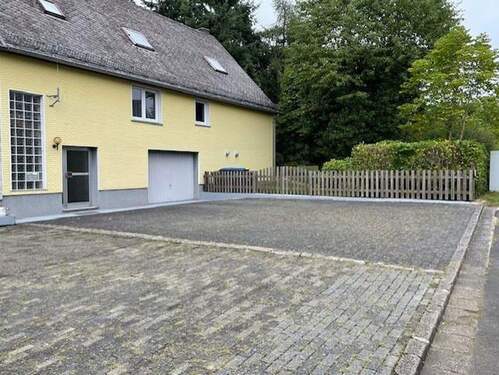 Haus Vorderseite - Gepflegtes Einfamilienhaus mit 2 Wohnungen und großem Grundstück (zusätzl. Bauplatz)