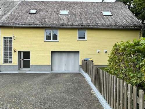 Haus Vorderseite - 6 Zimmer Einfamilienhaus zum Kaufen in Ulmen