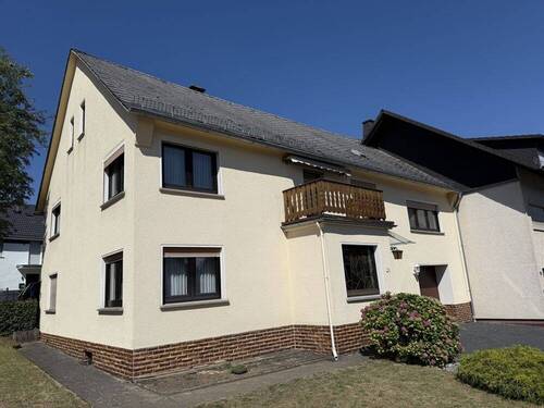 Seitenansicht - 8 Zimmer Einfamilienhaus zum Kaufen in Niederahr