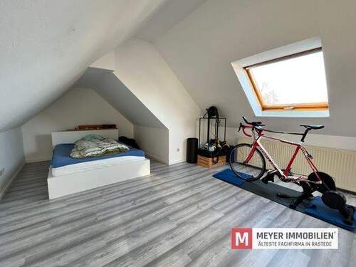 Spitzboden als Hobby- / Schlafraum - 