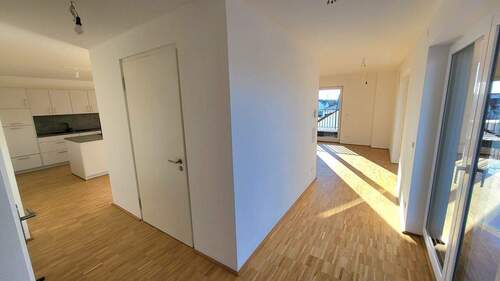 Zugang Wohnung und Aufzug - 