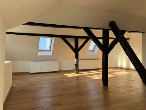 DG, Blick von Küche in den Wohnraum, links Treppe - 