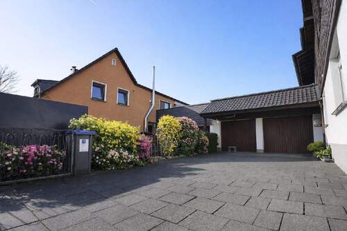 Einfahrt - 5 Zimmer Doppelhaushälfte zum Kaufen in Hagen