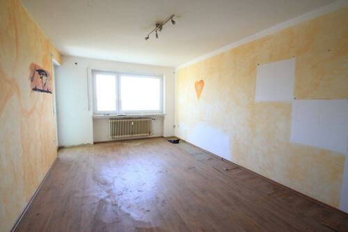 Wohnzimmer - Etagenwohnung mit 75,50 m&sup2; in Krumbach zum Kaufen