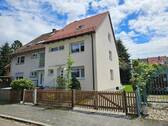 Hausansicht - Sehr gepflegte und renovierte Doppelhaushälfte in 90411 NürnbergZiegelstein