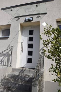 Eingangstüre - 5 Zimmer Doppelhaushälfte in Nürnberg