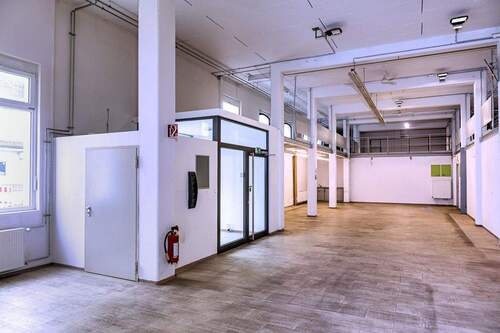 Bild 4 - Halle in Baden-Württemberg - Schramberg zur Miete