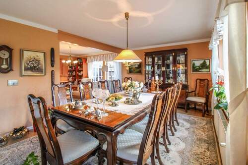 Essbereich mit Blick zum Wohnbereich - 