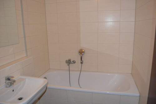 DG Whg. links Süd - Bad.JPG - 2 Zimmer Etagenwohnung in Olbernhau