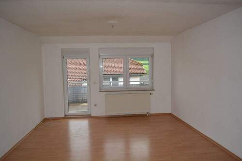 DG Whg. links Süd - WZ mit Balkon.JPG - 