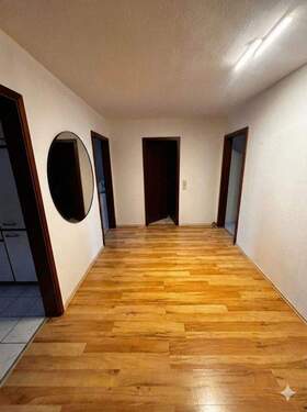 Flur - 3 Zimmer Etagenwohnung in Neumünster