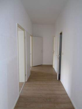 01 Flur - 3 Zimmer Etagenwohnung zur Miete in Plauen
