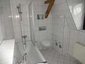 Tageslicht-Badezimmer mit Wanne - 