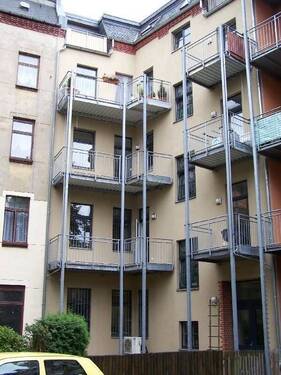 Hausrückseite - 3 Zimmer Etagenwohnung zur Miete in Zwickau-Innenstadt