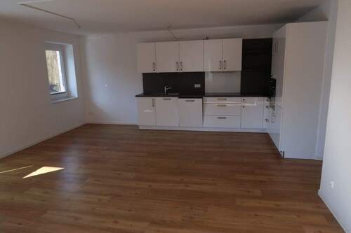 Wohnzimmer mit Küche.JPG - 