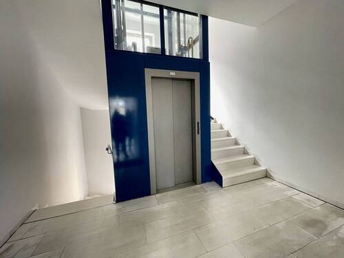 Treppenhaus mit Lift - 