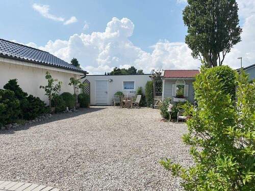 14339 LooseImmo Vordergarten - Bungalow mit 75,00 m² in Timmendorfer Strand / Niendorf zum Kaufen