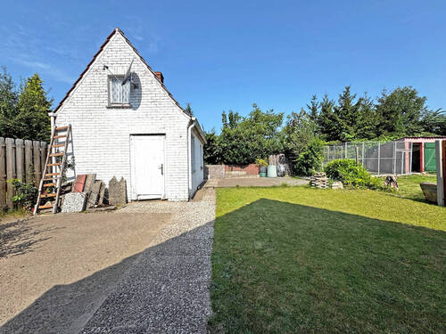 Blick zum Nebengebäude - 